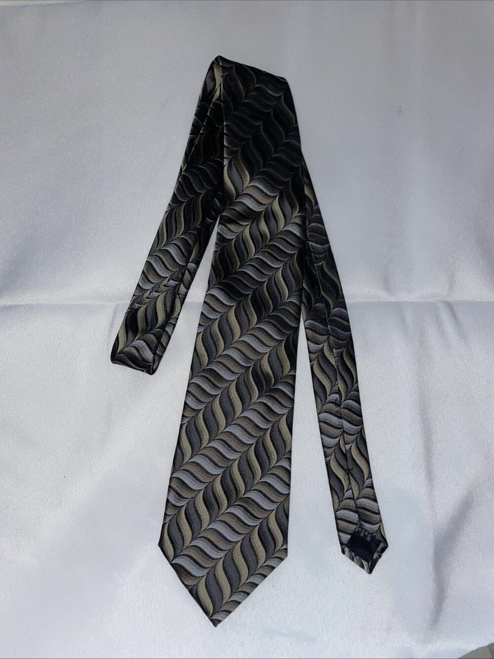 Van Heiden Neck Tie 100% Silk Dress Or Work Men’s Neck Tie